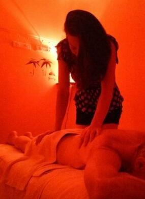 Belle masseuse experte en massage royal